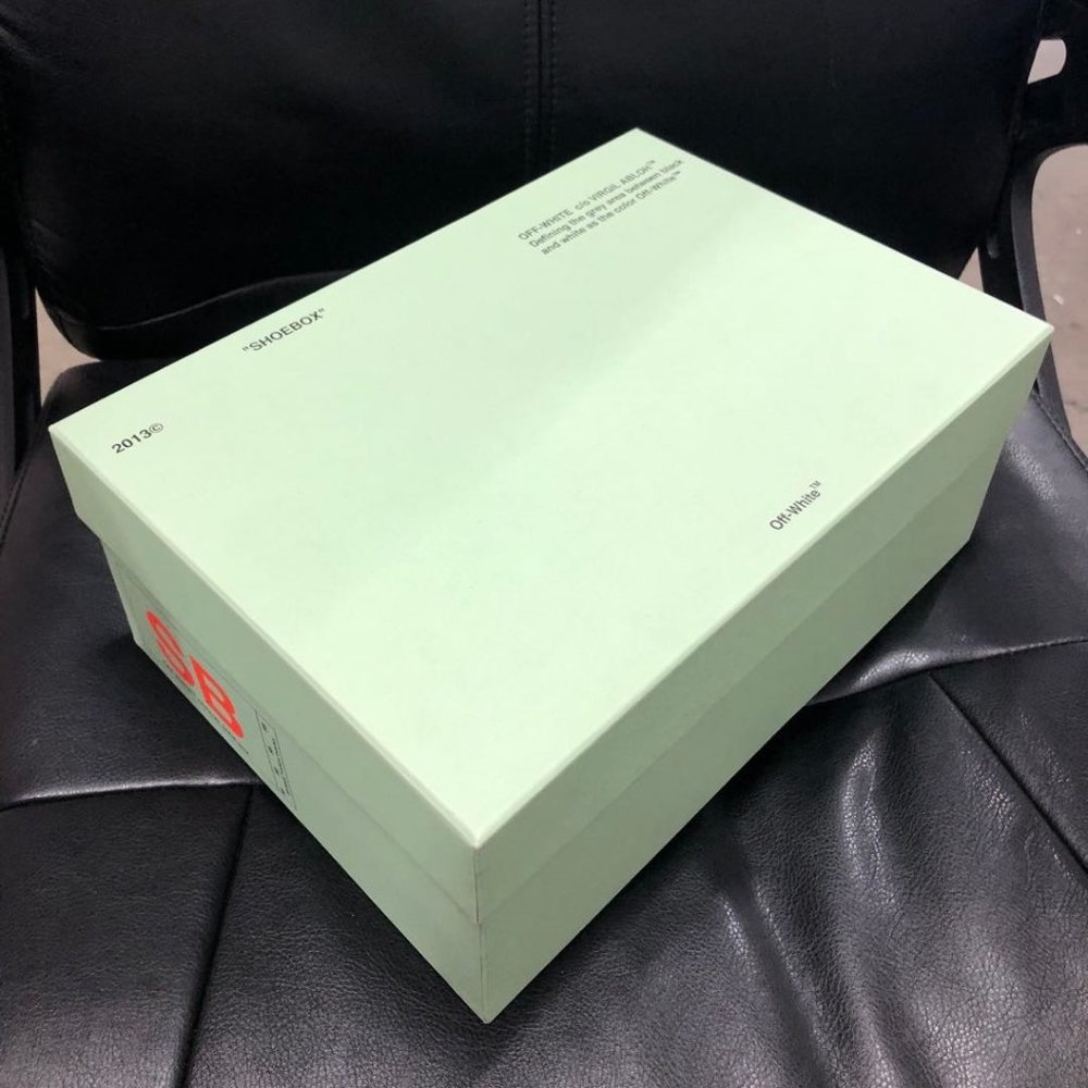 Off-White shoes box